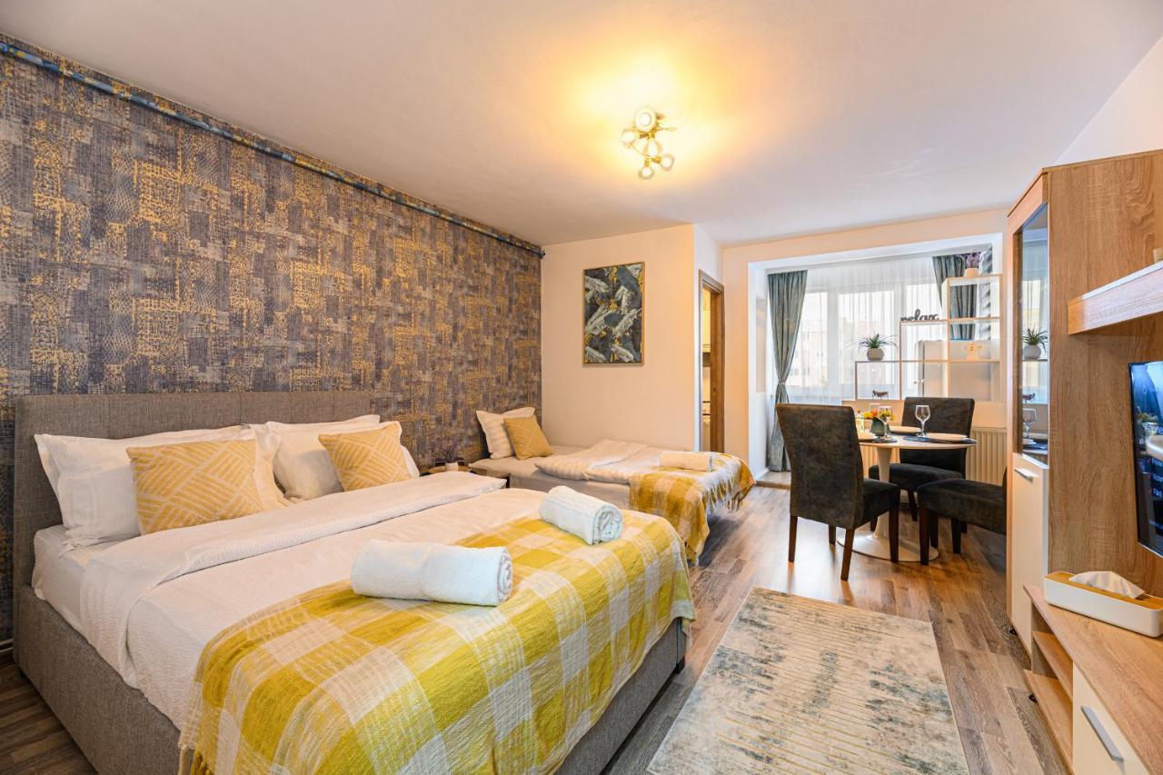 Luxury Studios - Soarelui 10 Brasov Bagian luar foto