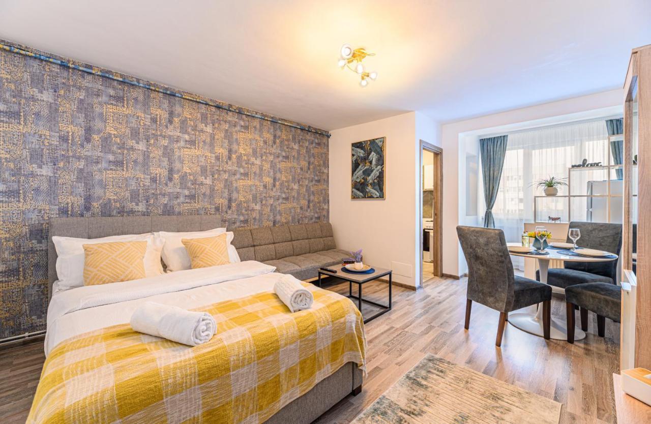 Luxury Studios - Soarelui 10 Brasov Bagian luar foto